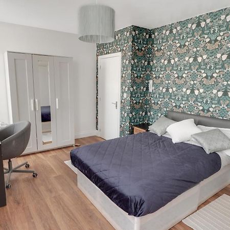 Place To Stay In Longbridge Barking  Extérieur photo