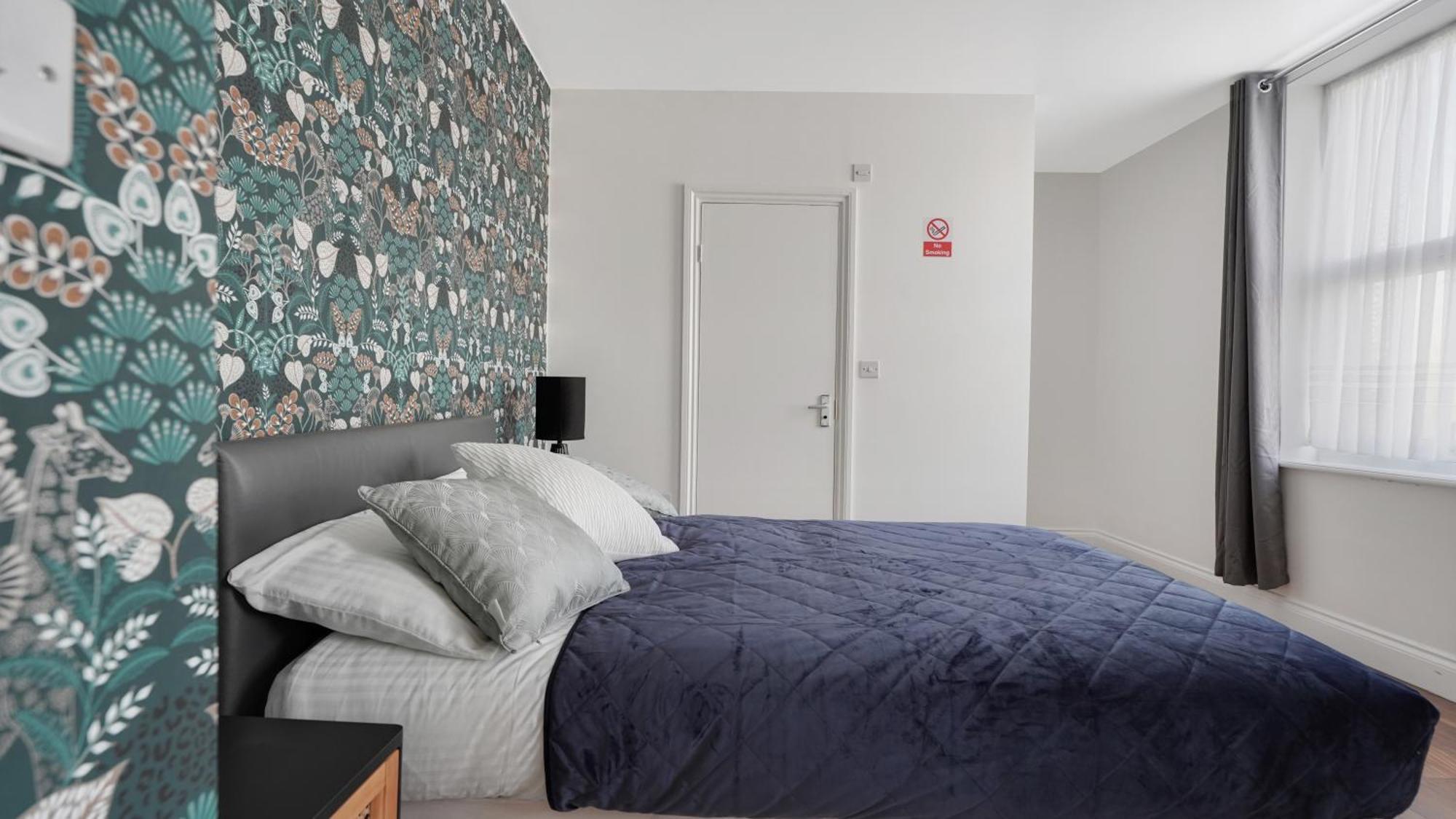 Place To Stay In Longbridge Barking  Extérieur photo