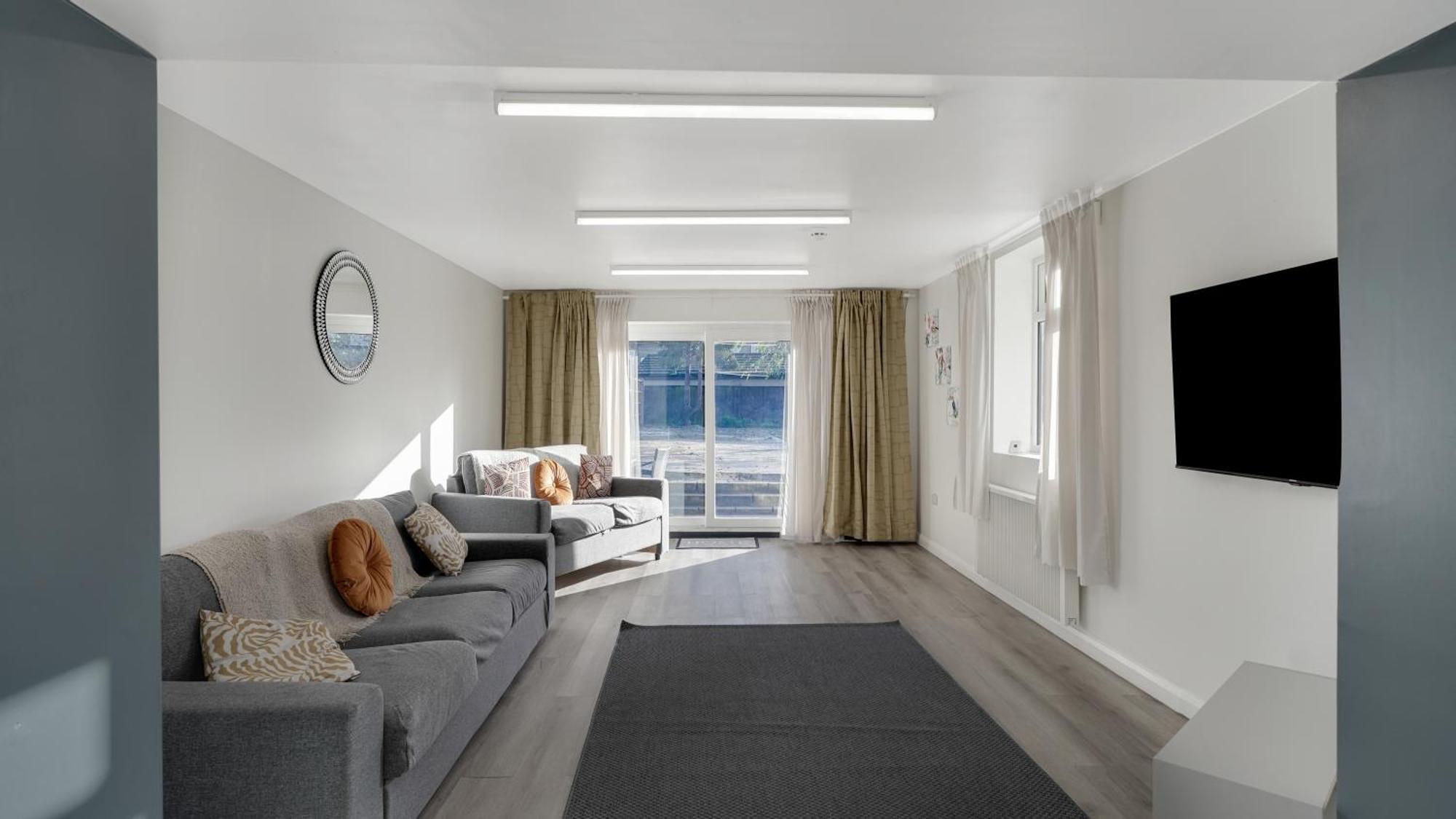 Place To Stay In Longbridge Barking  Extérieur photo