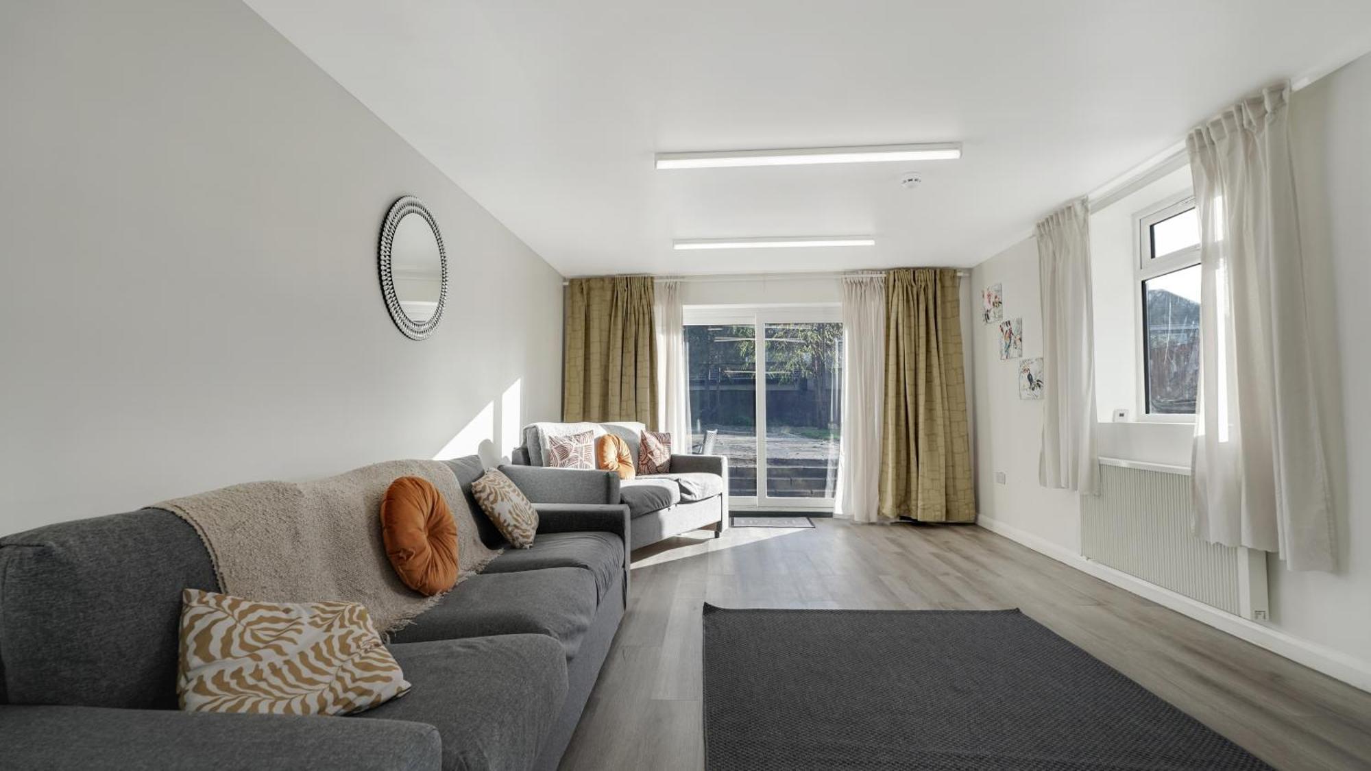 Place To Stay In Longbridge Barking  Extérieur photo