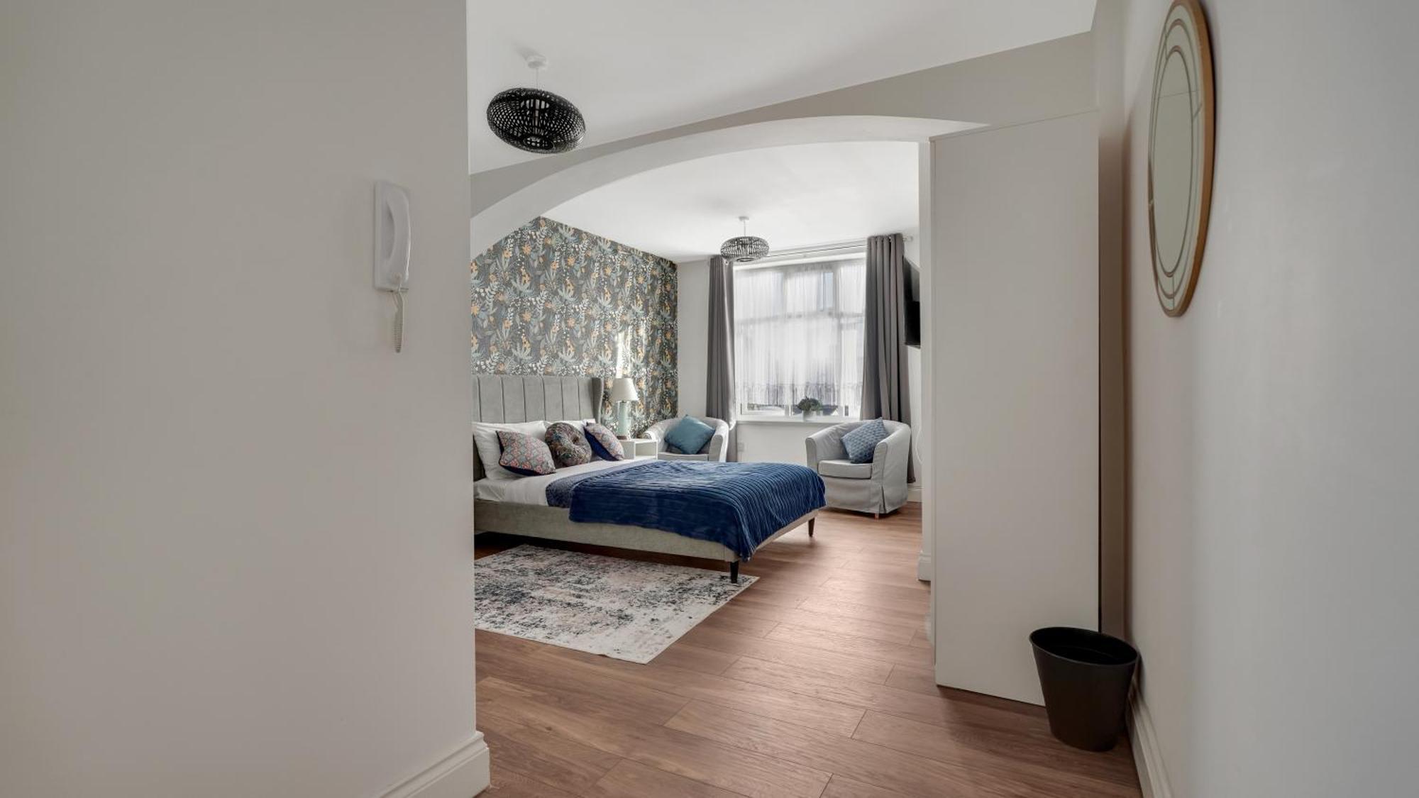 Place To Stay In Longbridge Barking  Extérieur photo