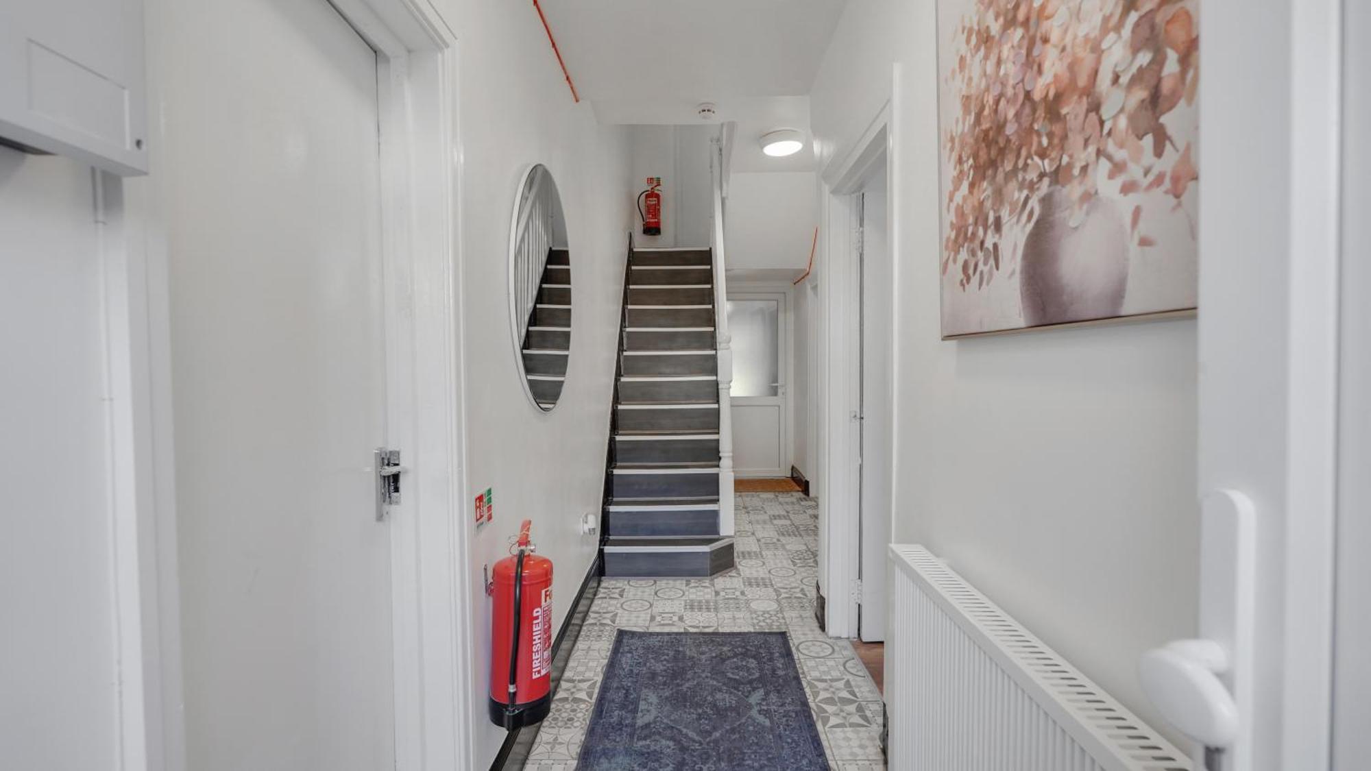 Place To Stay In Longbridge Barking  Extérieur photo