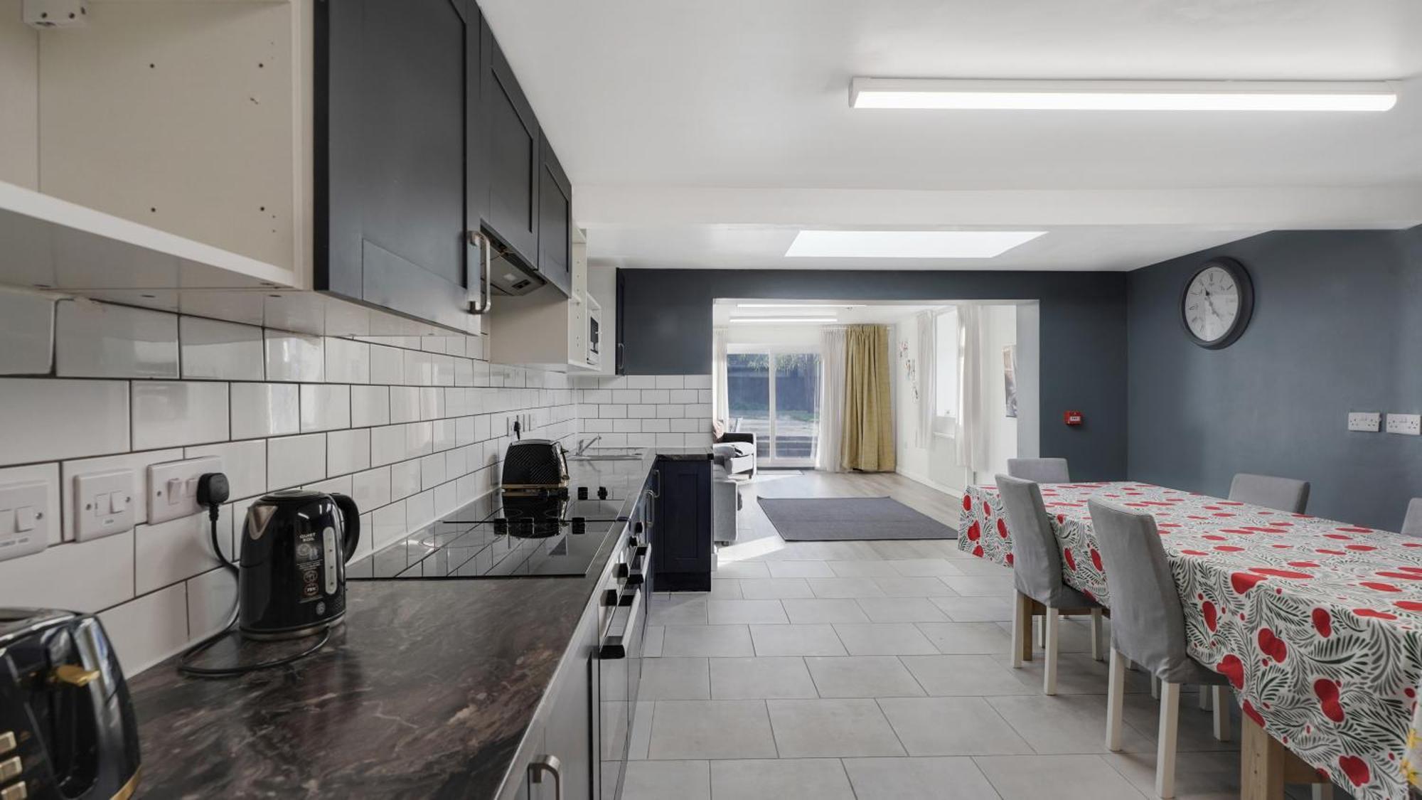 Place To Stay In Longbridge Barking  Extérieur photo