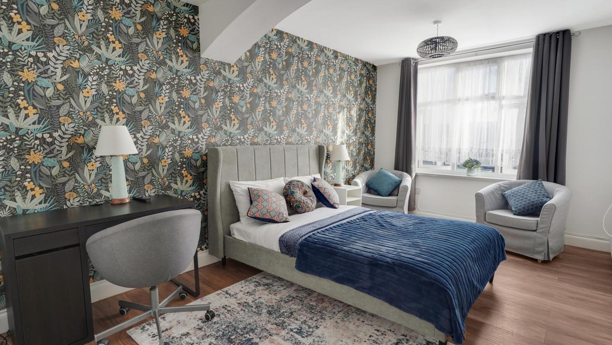 Place To Stay In Longbridge Barking  Extérieur photo